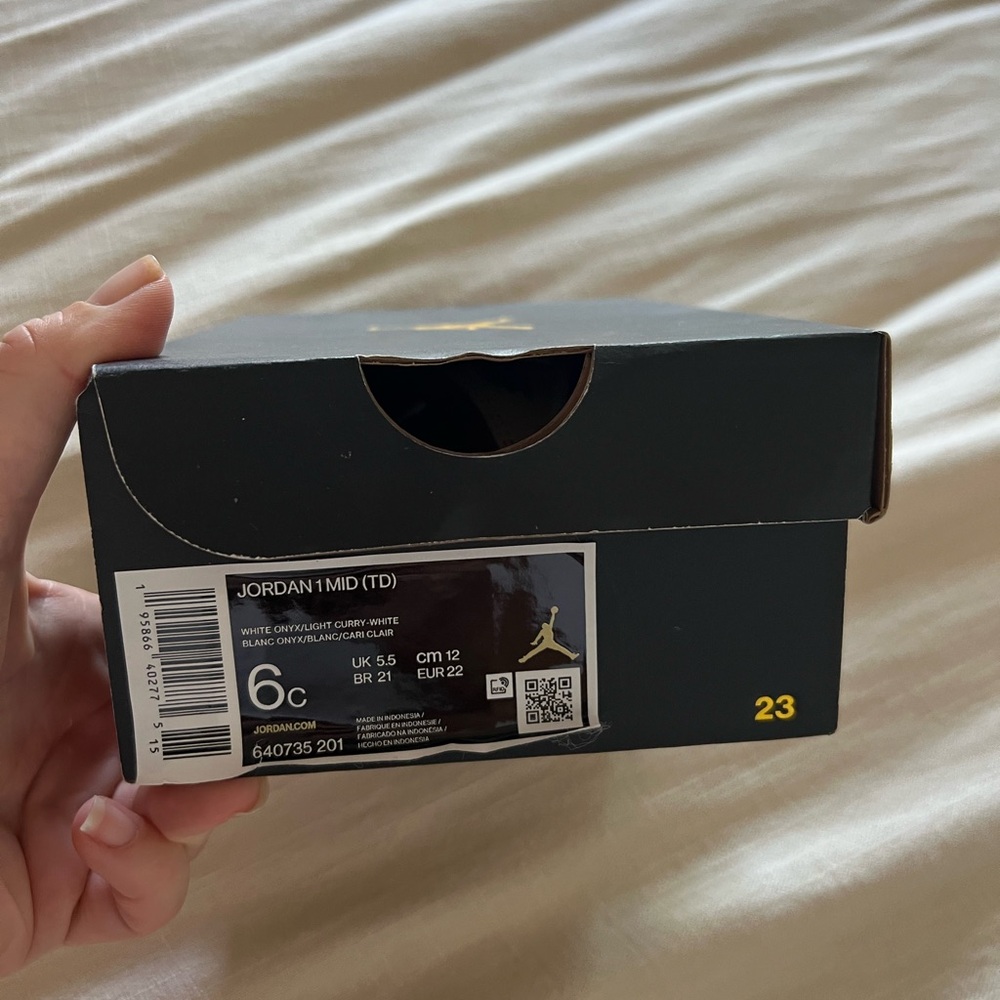 New in Box Toddler Air Jordan Nike Tennis Shoe - Picture 8 of 8